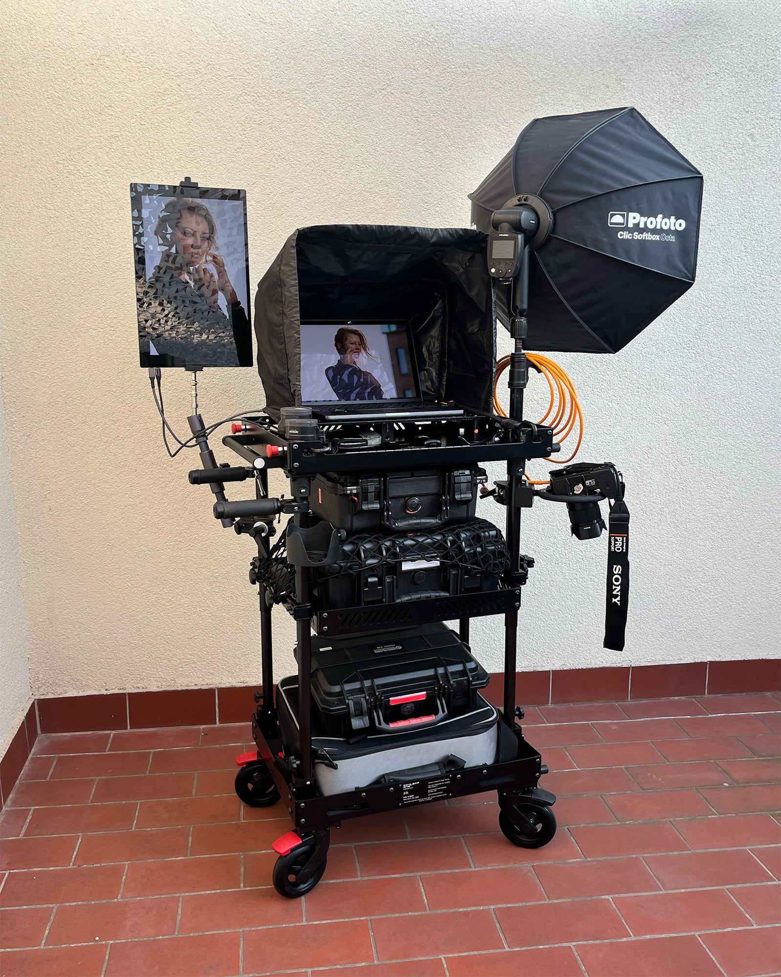 SCHLEPP ONE-S - lightest Camera and production Cart in the World - for single-person use. Made for photography, video or digi tech assignments with compact gear. Fully collapsible, can be carried with a single hand. Robust build, made in Germany.