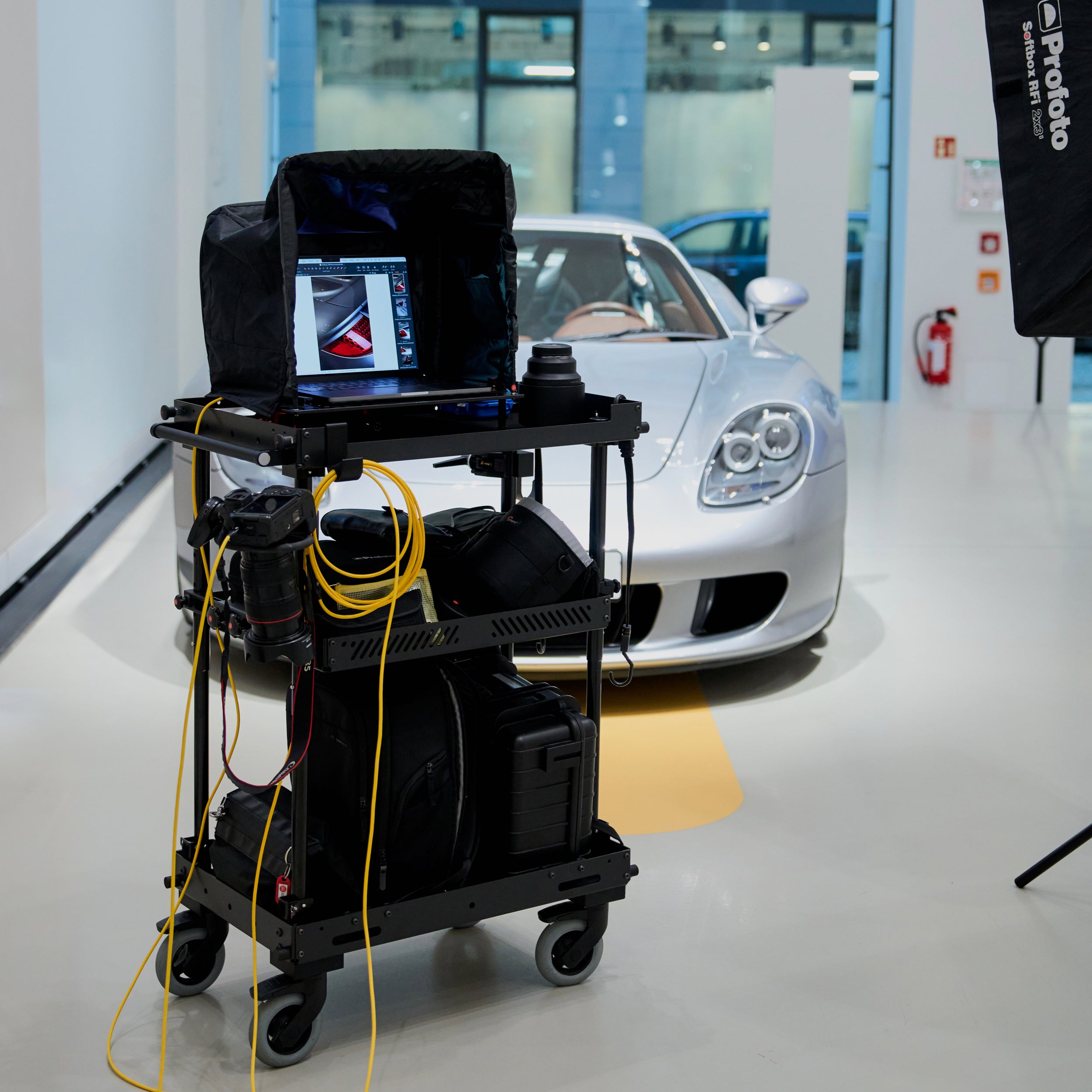 SCHLEPP ONE Camera Cart - lightest Camera Carts in the World. This portable, fully collapsible Cart can be used for Tethering, Camera Equipment, Photography, Video, Film or Media Productions. The production cart is very versatile, and much smaller and lighter than a Magliner or other Film or production Carts. SCHLEPP Camera Carts are Made in Germany by rent one photo support, Berlin. 